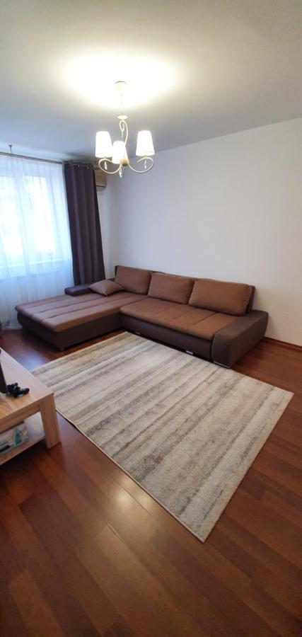 Apartament Chaplins 3 Camere Piatra Neamt Exterior photo