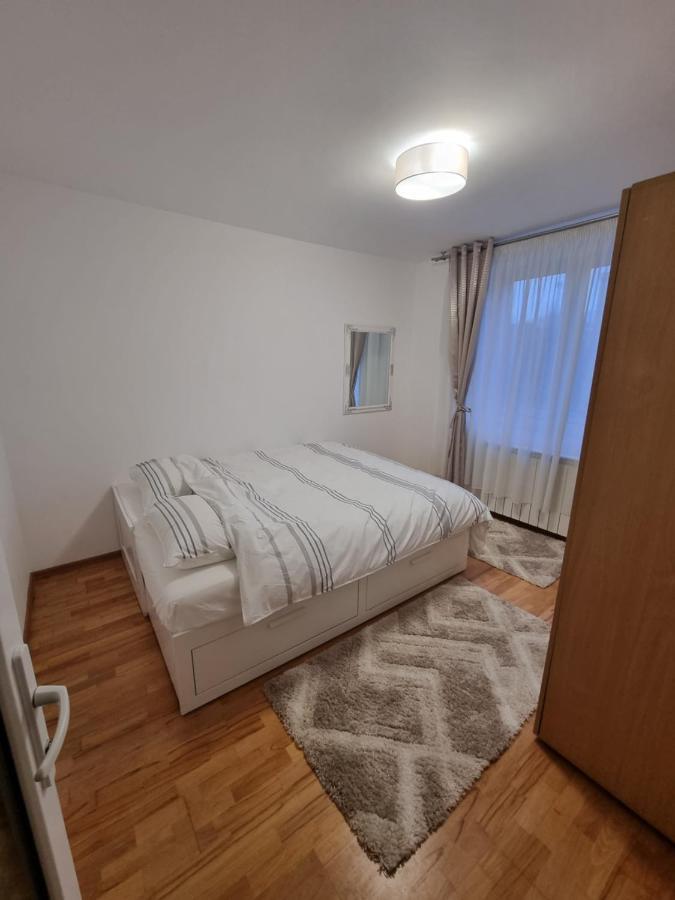 Apartament Chaplins 3 Camere Piatra Neamt Exterior photo